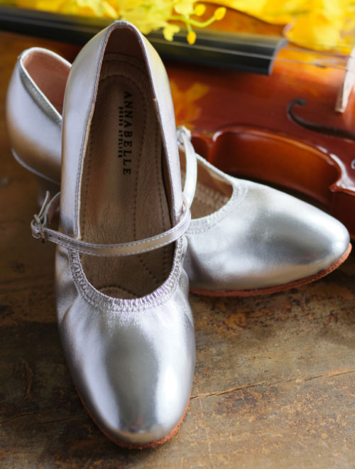 ステージに立つ人のためのサイレントシューズ